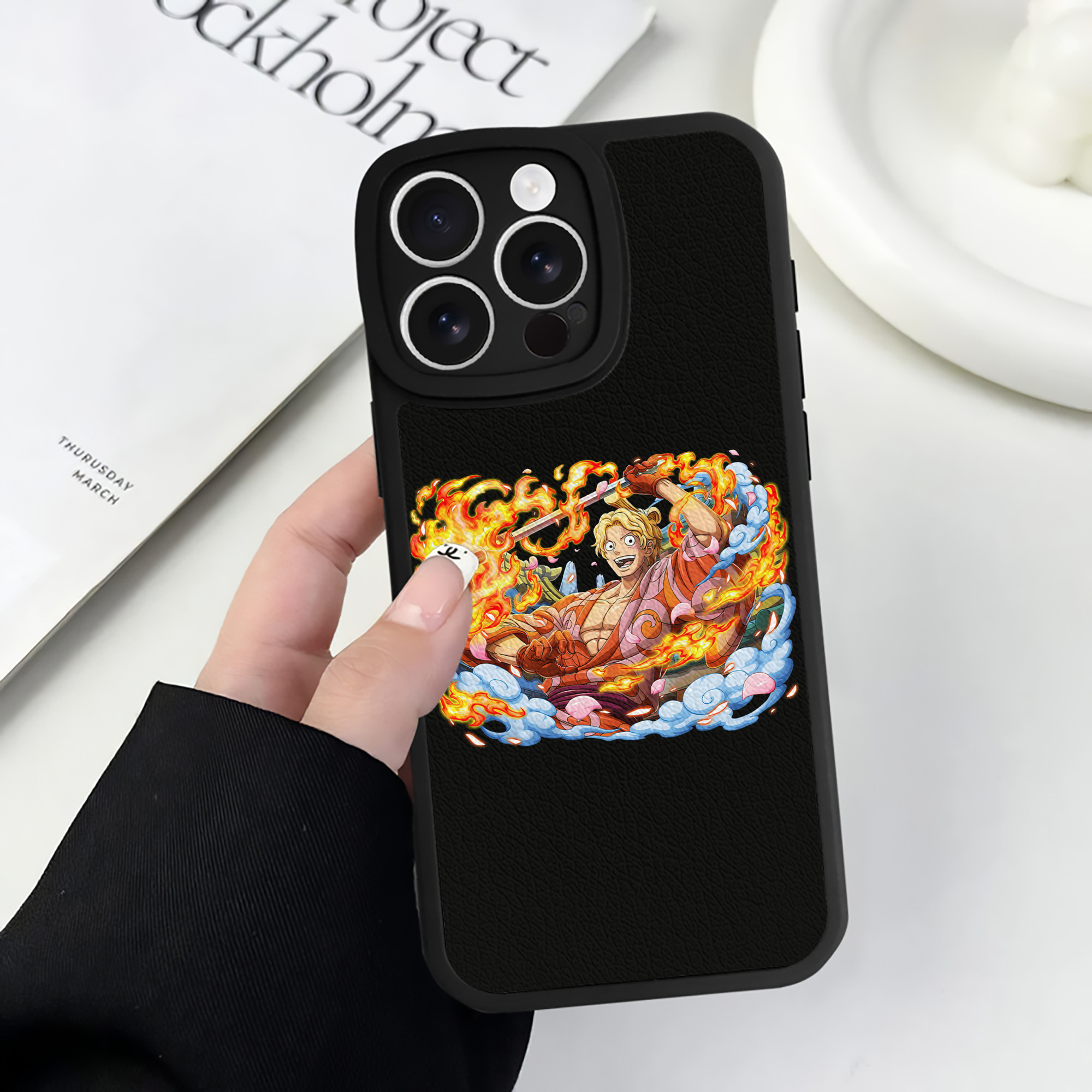 （画像用） ワンピース サンジ ONE PIECE Sanji 【iPhone 16シリーズ対応】シリコンスマホケース（レザー調） 材質：シリコン